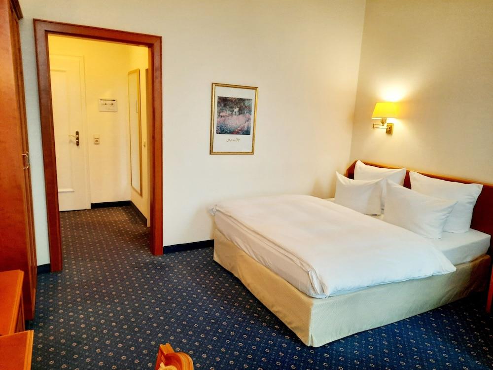 Hotel Bayerischer Hof דרזדן מראה חיצוני תמונה